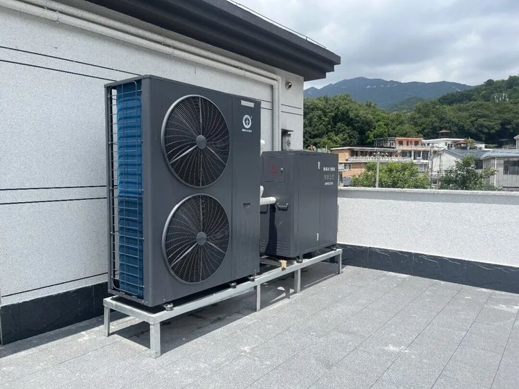 9888拉斯维加斯空气能热泵机组室表装置实景